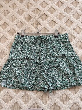 Zara Green Floral Tiered High-Waist Women's Shorts